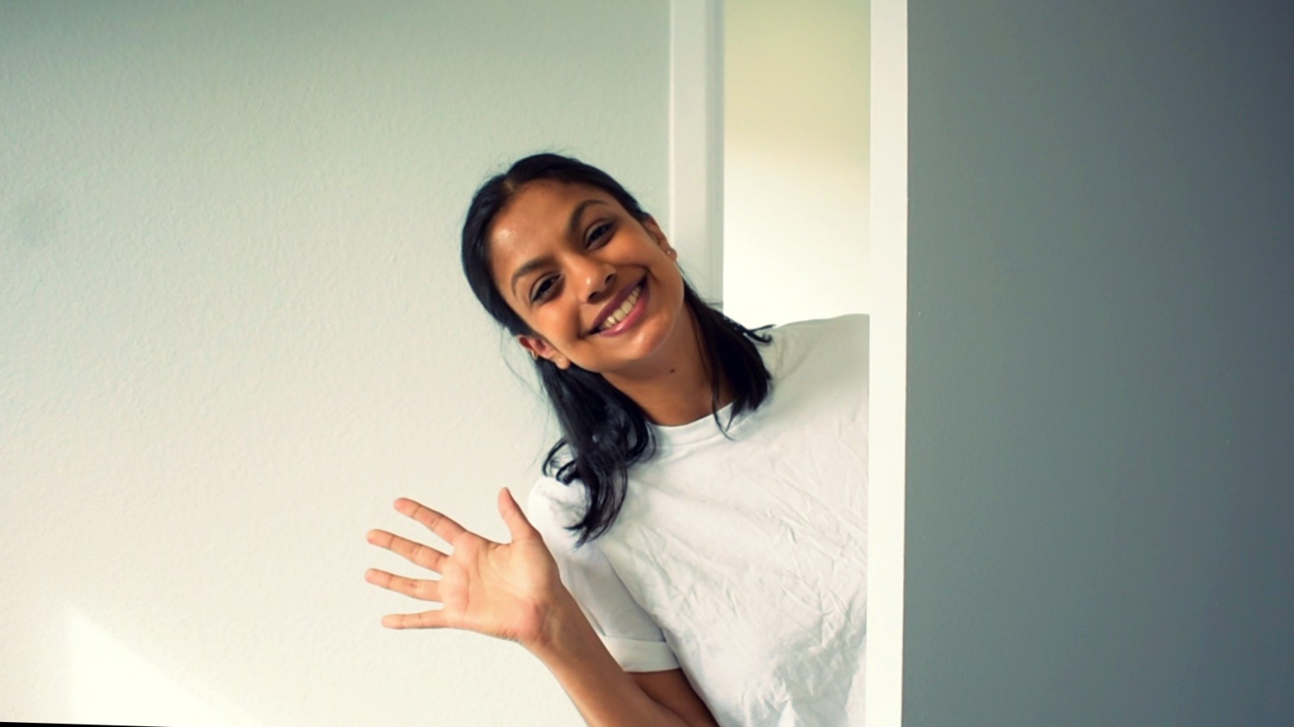 Contact Esha More Shot6 1